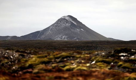 冰岛火山恐因地震喷发,火山喷发迫在眉睫,紧急应对措施启动